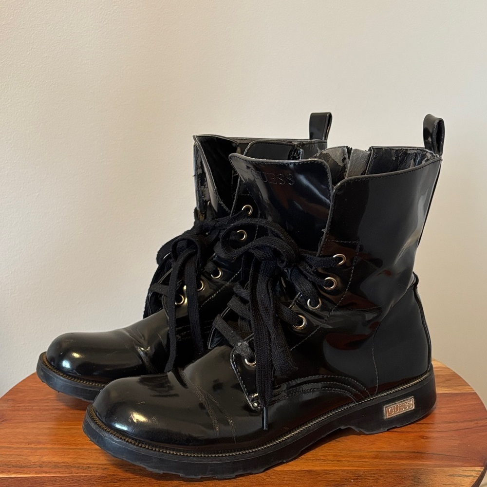 Guess Women’s Shiny Black combat Boots Lace-Up Boots 9.5
